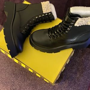 Circus. NY Larsa Combat Boots, black, new, size 9